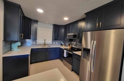 Hardy House | Lakefront on quiet cove, stylishly updated with modern amenities, 3 decks, Blackstone, kayak