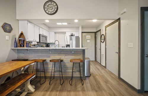 Indian Point Condo | Lakefront, One bdrm, sleeps 6. EXCLUSIVE Ticket Deals and Resort Perks!