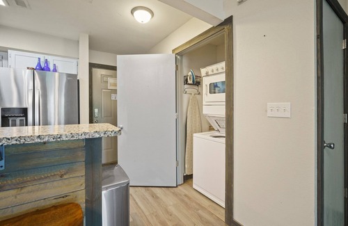 Indian Point Condo | Lakefront, One bdrm, sleeps 6. EXCLUSIVE Ticket Deals and Resort Perks!