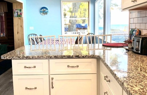 Pigeon Cottage | Lakefront Property + Beautiful Sunsets on Sand Point!