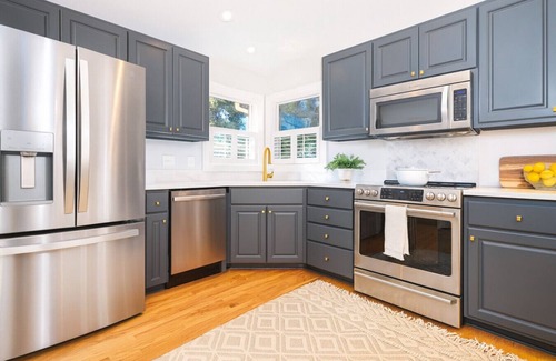 Barium Springs Apartment | Lakefront Relaxing, Hot Tub, Fire Pit, Kayaks