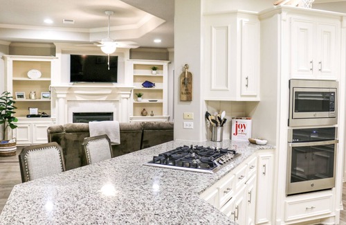Atascocita House | Lakefront Retreat Enjoy Serenity and Scenic Views