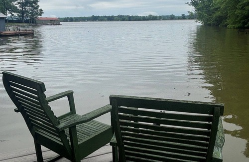 Gadsden House | Lakefront Retreat! Unique,Rustic Elegance. Sleeps 15 Dog Friendly/FISHING dream!