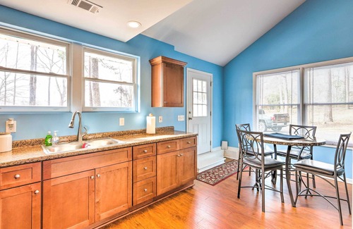 Eatonton House | Lakefront Retreat with Private Docks & Gazebo!