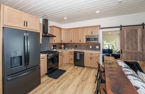 Mecosta Cottage | Lakefront | Sauna, Kayaks, Fire Pit, & Huge Deck