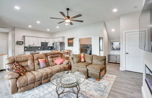Seneca Apartment | Lakefront Seneca Vacation Rental w/Shared Dock!