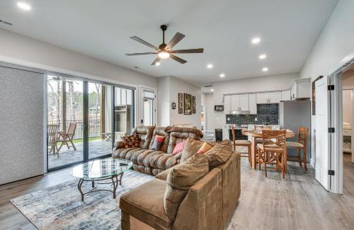 Seneca Apartment | Lakefront Seneca Vacation Rental with Shared Dock!