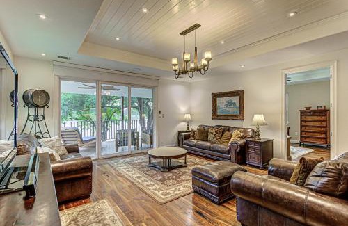 Kingsland House | Lakefront Stay for 12 with Private Ramp Dock & Views