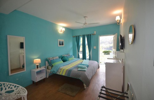 Naukuchiyatal House | Lakefront Stays