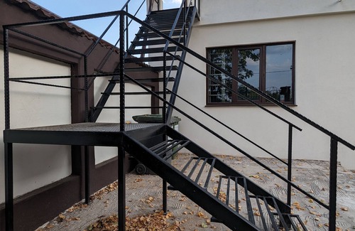 Militari Apartment | Lakefront Suite in Bucharest with Terrace, Free Parking and Netflix