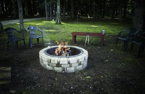 Honor House | Lakefront! Twin Birch Resort - The Red Laker