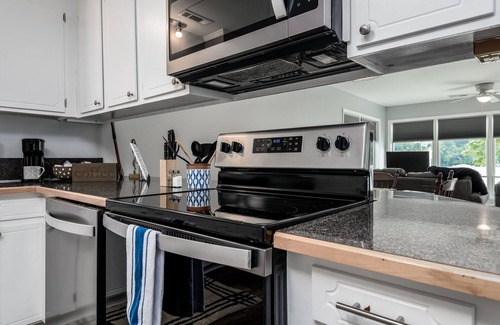 Claremont House | Lakefront, two bedroom, full bath. Relax, swim, kayak & fish on Lake Lookout.