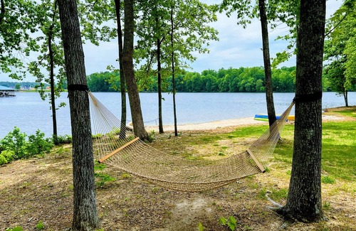 Mineral House | Lakefront with 120' Beach, Views, Wifi @ Lake Anna