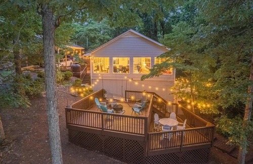 Toccoa House | Lakefront with Dock and Hot Tub!