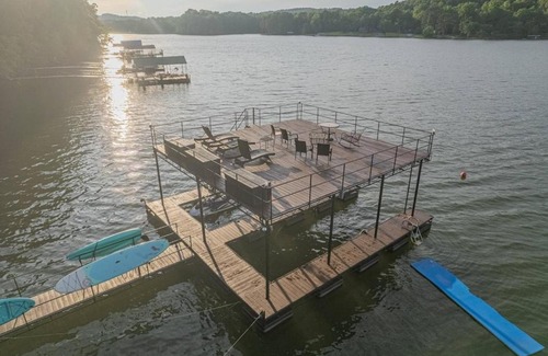 Toccoa House | Lakefront with Dock and Hot Tub!