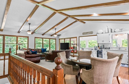 Toccoa House | Lakefront with Dock and Hot Tub!