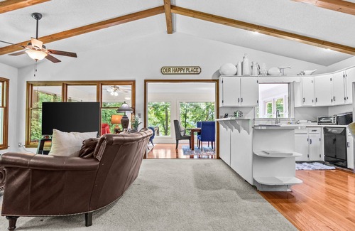 Toccoa House | Lakefront with Dock and Hot Tub!