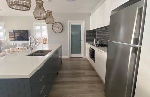 Lake Macquarie City Council House | Lakefront with Pool Sleeps 12