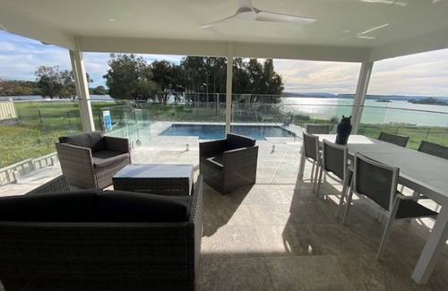 Lake Macquarie City Council House | Lakefront with Pool Sleeps 12
