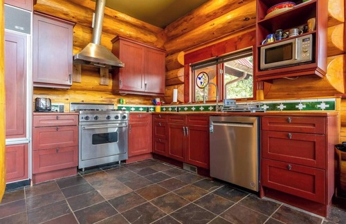 East Kootenay Cabin | Lakefront with Private Pier. Rosen Lake. Dog Fr.