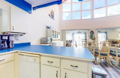 Putnam Hall House | LAKEHOUSE CLOSE TO GAINSVILLE, BEACH,DOCK, GAME ROOM WITH ADDITIONAL BUNK ROOM