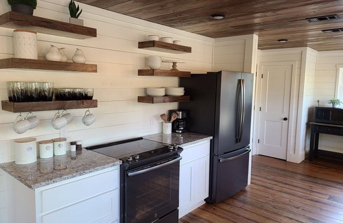 Mena Cabin | Lakehouse - HotTub | Kayak/Fish | AtvTrls