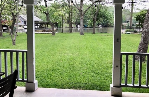 Windy Cove House | Lakehouse on Lake Austin! Gorgeous Views! NEW hot/cold tub on patio deck!