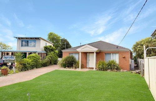 Paynesville House | Lakehouse on Waverley