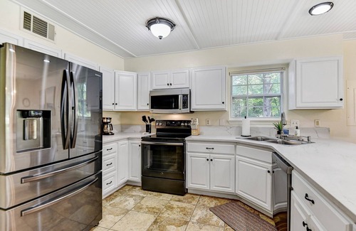 Pottsboro House | Lakehouse Retreat with Game Shed-4 minute walk to Beach, Fishing Cove,& Trails!