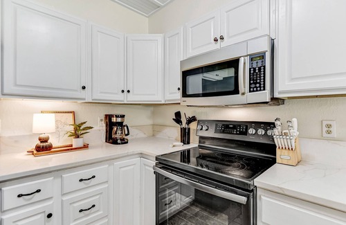 Pottsboro House | Lakehouse Retreat with Game Shed-4 minute walk to Beach, Fishing Cove,& Trails!