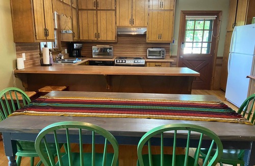 Monticello House | Lakehouse w/large dock, big water view & priv. swimming beach <1 hr from ATL