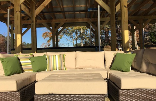 Monticello House | Lakehouse w/large dock, big water view & priv. swimming beach <1 hr from ATL