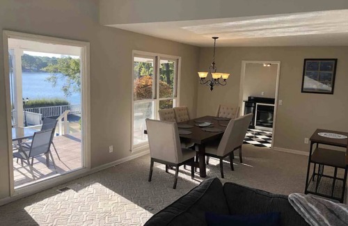 Talladega House | Lakehouse with swimming pool