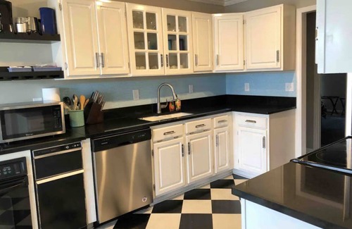 Talladega House | Lakehouse with swimming pool