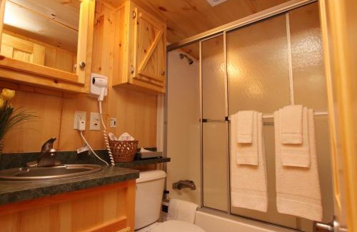 Milton Resort | Lakeland RV Campground Loft Cabin 1