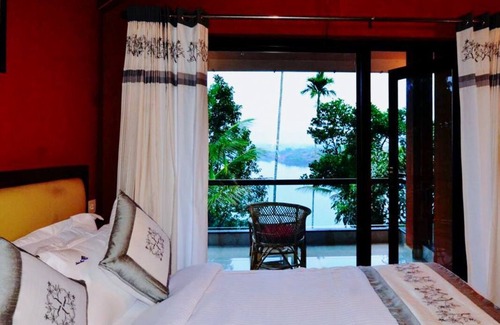 Vazhavatta House | LakeRose Wayanad Resort - Superior lake view