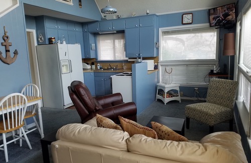 Beaver Shores Cottage | Lakeshore Cottage is a Charming Beaver Shores Cottage near Prairie Creek Marina