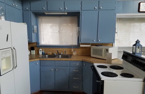Beaver Shores Cottage | Lakeshore Cottage is a Charming Beaver Shores Cottage near Prairie Creek Marina
