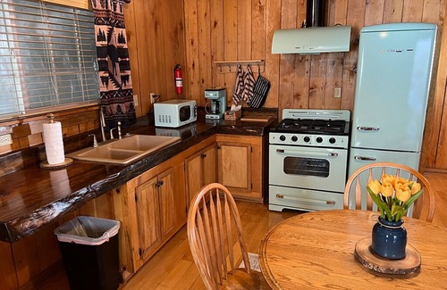 Lakeshore Cabin | Lakeshore Resort