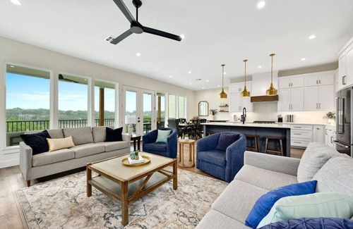 Spicewood House | Lakeshore Splendor- Lakefront + Dock!