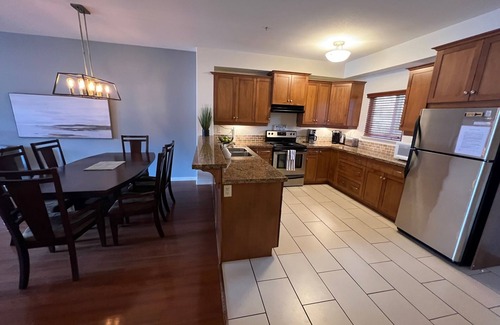 Okanagan-Similkameen Condo | Lakeshore Villas Resort - Three Bedroom Lakefront Condo