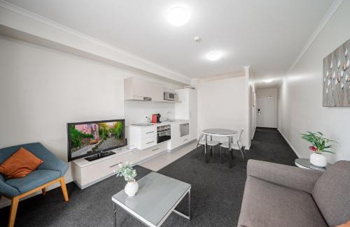 Greenway Apartment | Lakeside 1-Bed with AC, Parking & Balcony