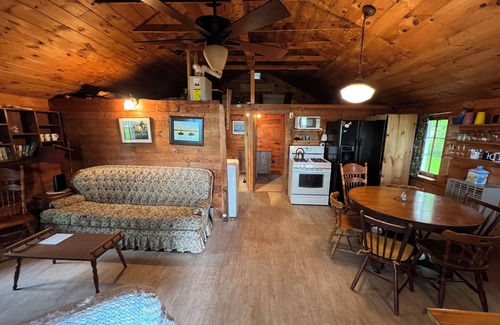 Grand Isle Cottage | Lakeside 2-bedroom cottage with WiFi in Grand Isle