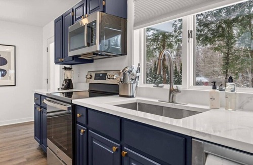 Becket House | Lakeside 5-BR Home in Idyllic Berkshires