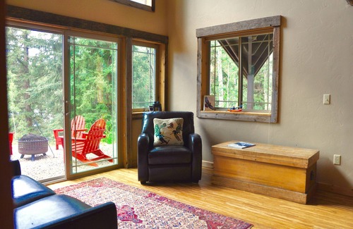 Columbine Lake Cabin | Lakeside Adventurer's Cabin