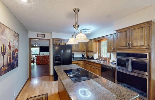 Hot Springs Village House | Lakeside Bliss: golf, lake, pier, pets allowed