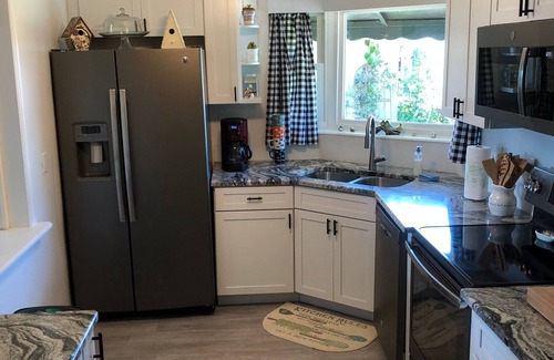 Plymouth House | LAKESIDE BREEZE on Lake Eustis Harris Chain of Lakes Central Florida
