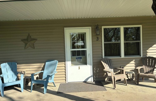 Manchester Cabin | Lakeside Cabin 3: Perfect Retreat at Enriched Cabins & Resort on Lake Delhi