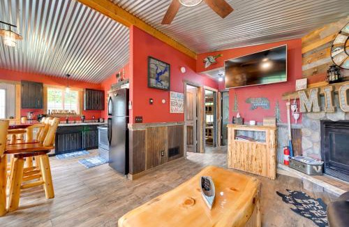 Holcombe House | Lakeside Cabin with Fire Pit Near Pine Point Park!