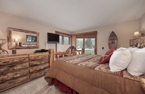 Grand Lake Condo | Lakeside Charm: Serene Getaway at Grand Lake